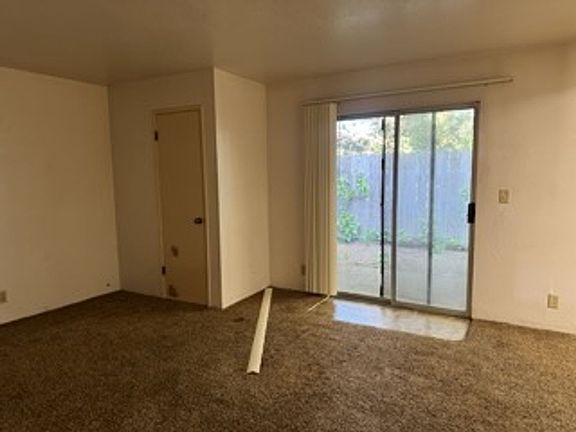 4th image of 2040-2050 Redwood Way #2042