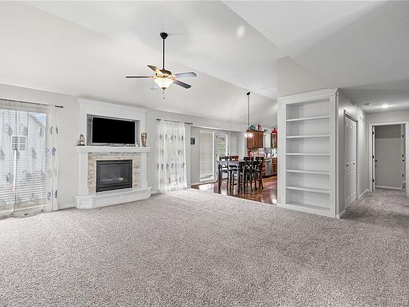 4th image of 1913 White Tail Ln