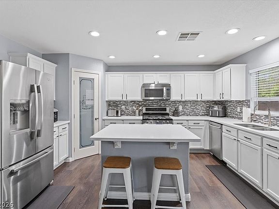 3rd image of 1053 Carson Run St