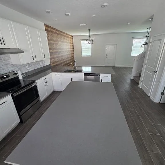 13882 Title Way — Photo 6