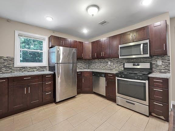 4th image of 20 Gardner Ave