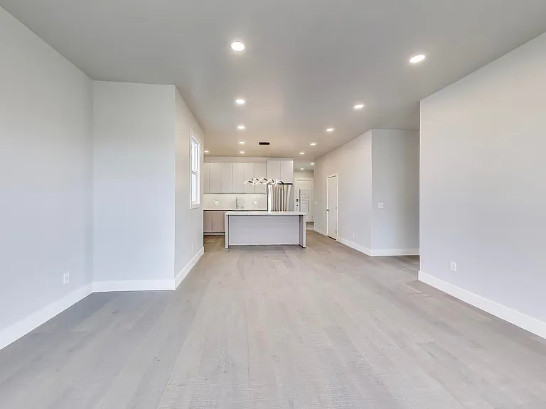 297 Corbett Ave — Photo 4