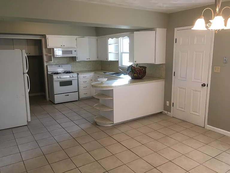 2119 S Ventura Ave — Photo 5