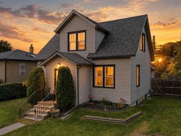 5214 E 50th St, Lacombe, AB T4L 1J1