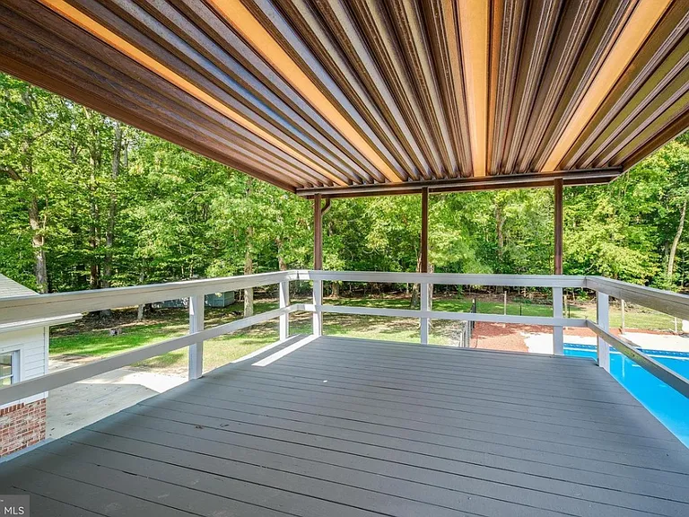 Laurel Dr — Photo 6
