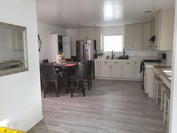 4th image of 2820 Carol Ln