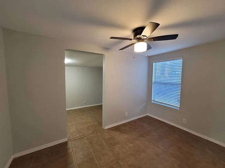 137 E Norwood Ct — Photo 24