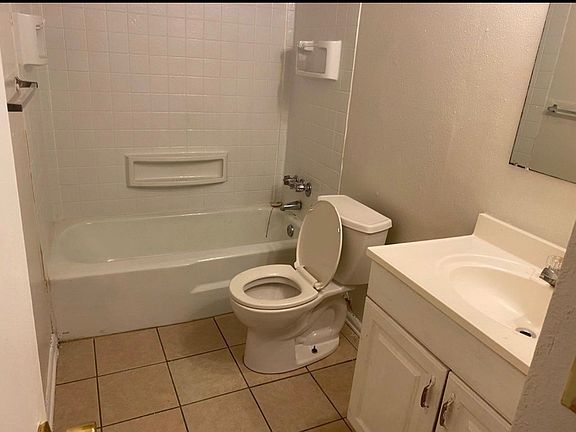 4th image of 5801 Tall Timbers Dr Unit 1