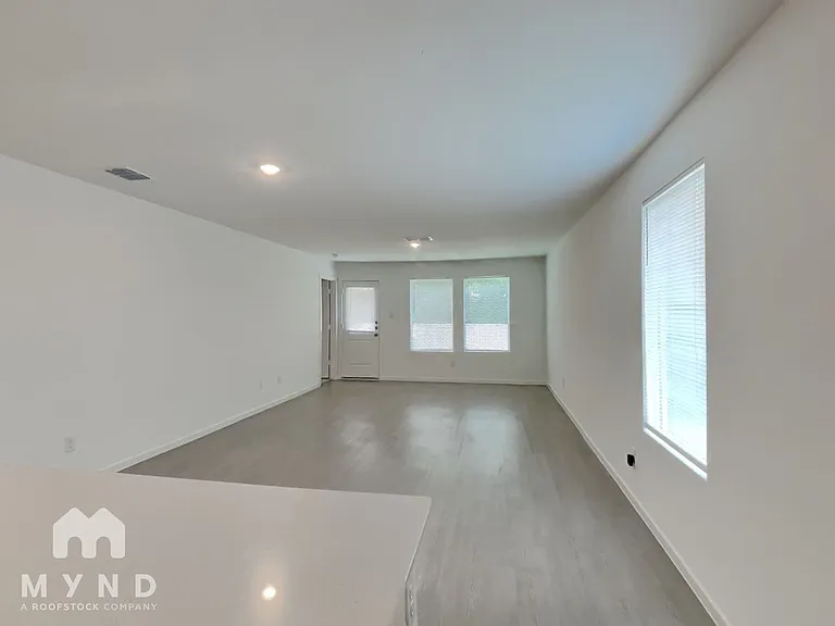 242 Willow Way — Photo 6