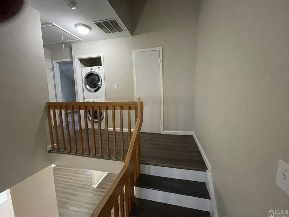 1st image of 1038 Schmidt Ln