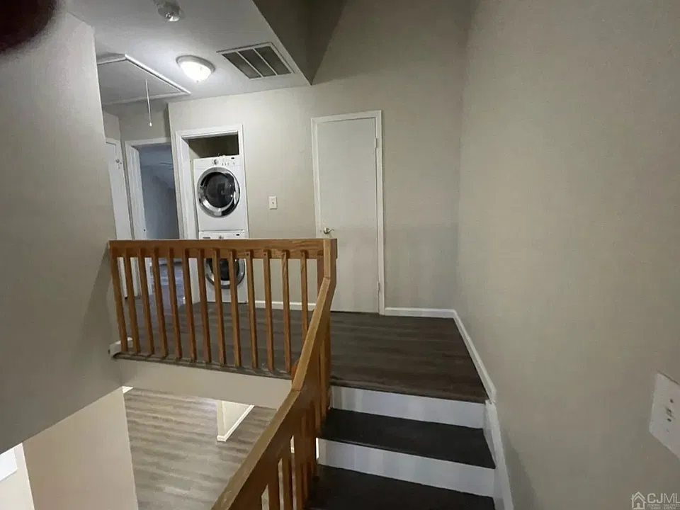 1038 Schmidt Ln