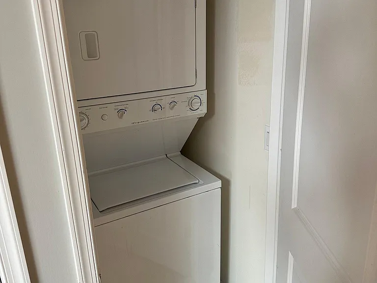 1609 Bainbridge St #3 — Photo 10