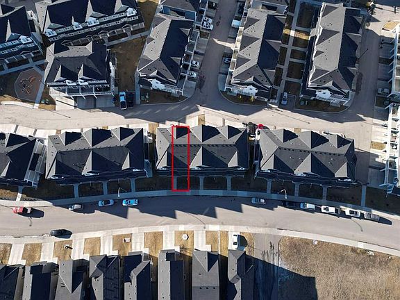 3rd image of 240 Copperleaf Way SE