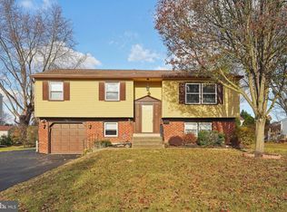 1040 Redbarn Rd, Warminster, PA 18974