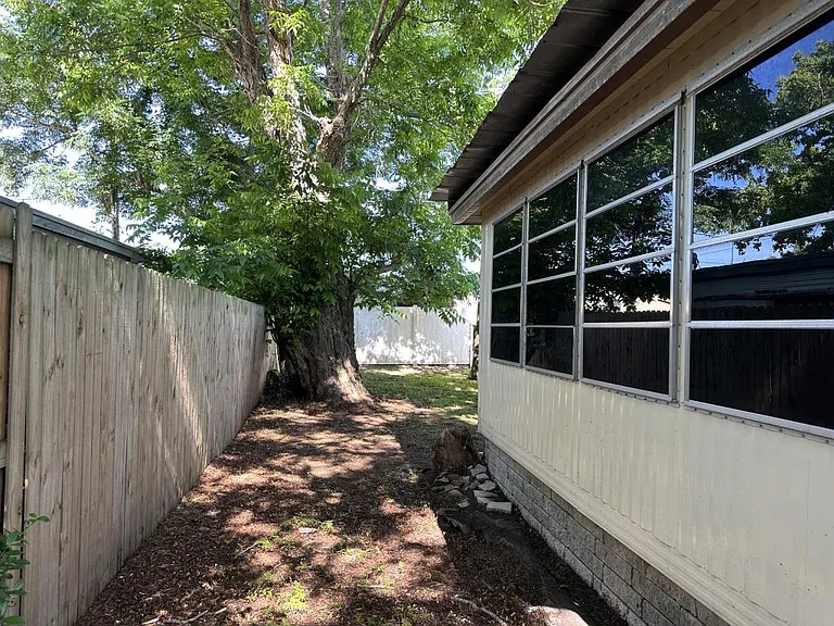 5844 Sunshine Park Dr — Photo 17
