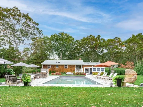 45 Sherwood Rd, Hampton Bays, NY 11946