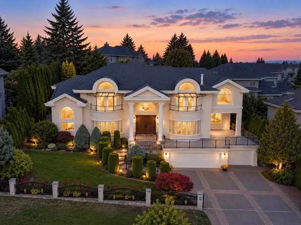 3059 Plateau Blvd, Coquitlam, BC V3E 2Y7