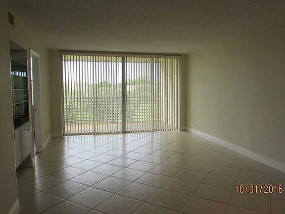 3rd image of 1931 Sabal Palm Dr APT 404