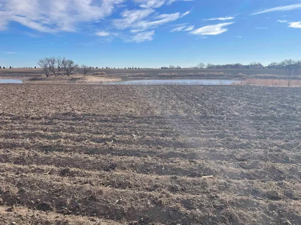 28 Haymeadow Rdg, Hastings, NE 68901