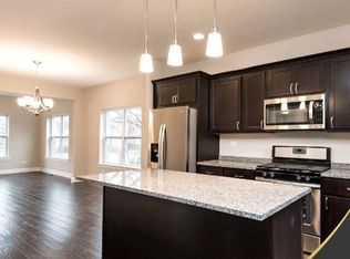 49 E 55th St, Westmont, IL 60559