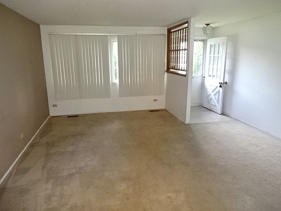 5th image of 833 Santuit Ct