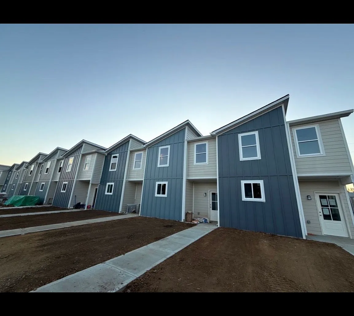 3 bed, 2.5 bath, 1800 sqft, $1,875 — Photo 2