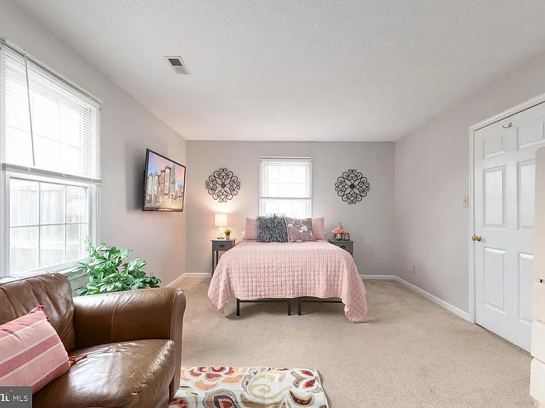 200 Barrie Pl — Photo 8