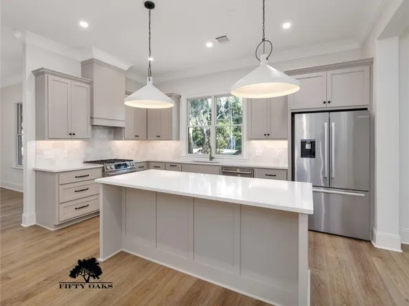 154 Fifty Oaks Ln, Saint Simons Island, GA 31522