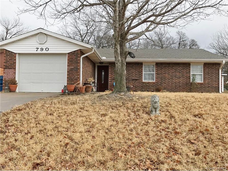 1st image of 790 NW Bocci Dr