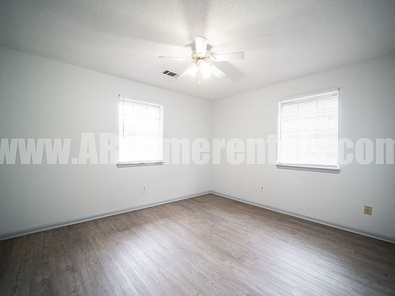 4th image of 8209 Woodview Dr E APT A