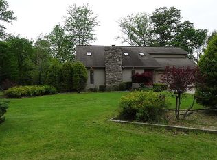 1609 Meadow St, Carmi, IL 62821