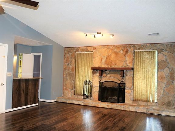 5th image of 806 Bonnie Glen Dr SE #1