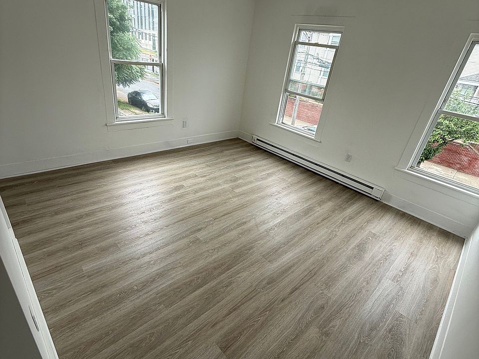 1st image of 294 Broad St #2