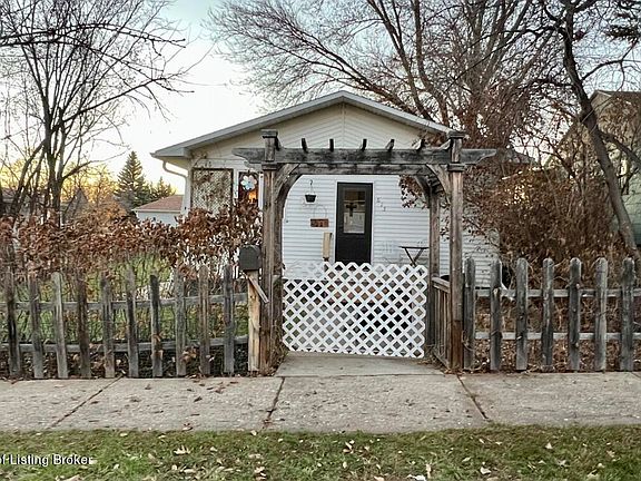 2nd image of 613 4th Ave W