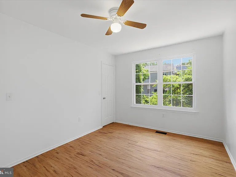10598 Reeds Landing Cir — Photo 12