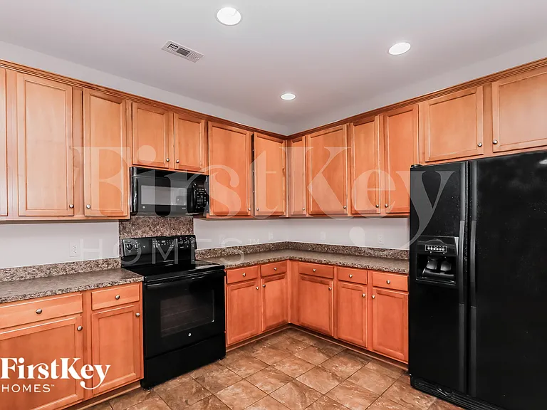 706 Perth Dr — Photo 9