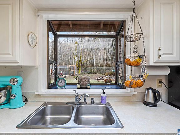 4th image of 713 S Alder Ln