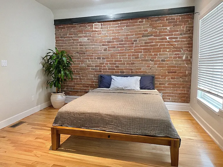 2515 N Clarkson St — Photo 13