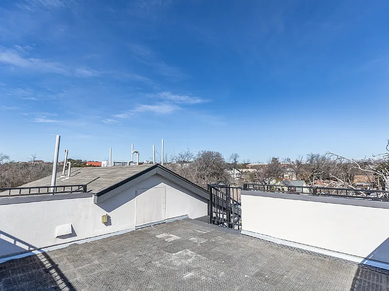 130 Rose Ln #202 — Photo 42