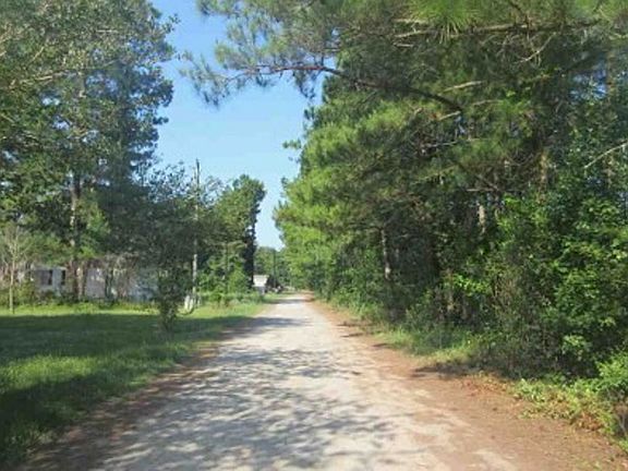 Exterior Neighborhood (street photo)
