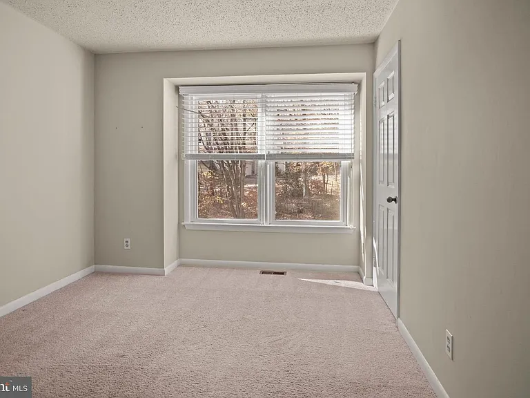 1602 Oak Spring Way — Photo 26