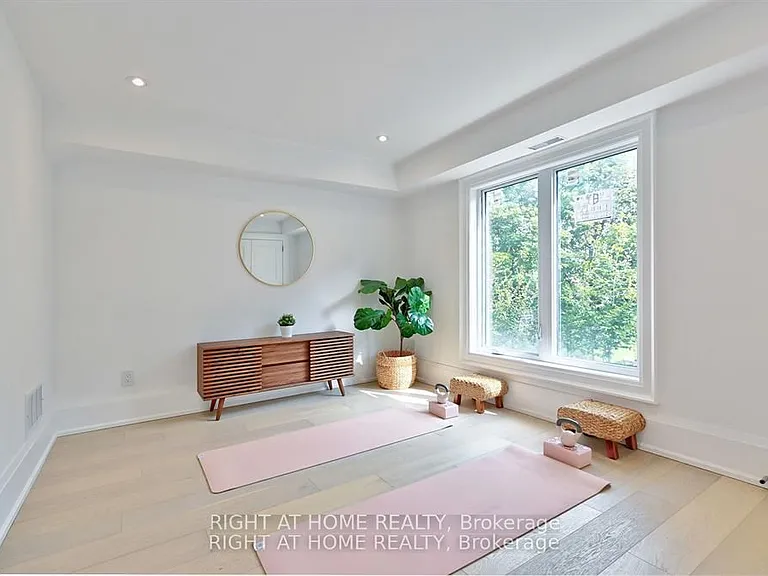 27 Hurlingham Cres — Photo 18