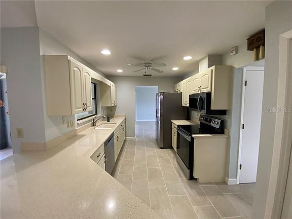 4th image of 4101 King Richard Dr