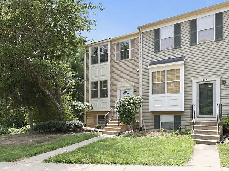 1921 Winslow Ct — Photo 2