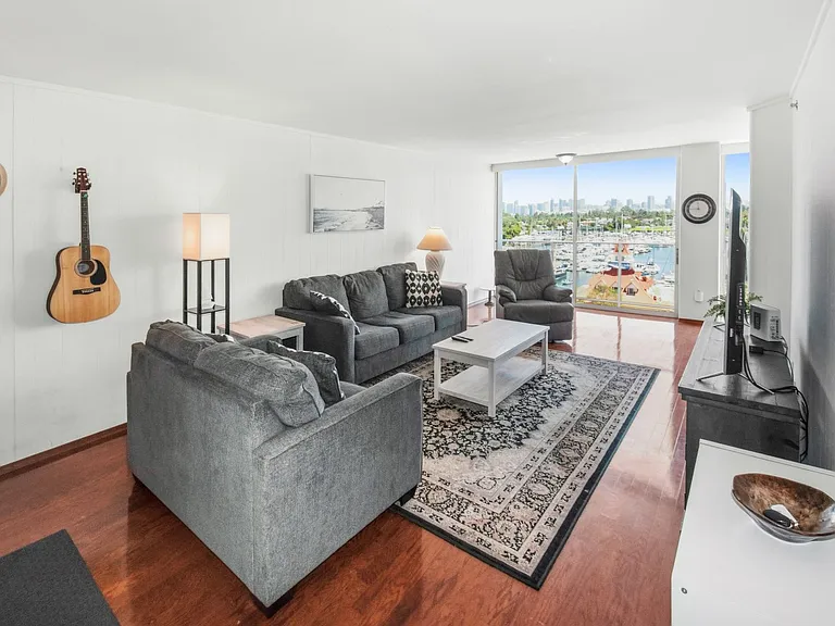 1710 Avenida Del Mundo #607 — Photo 9