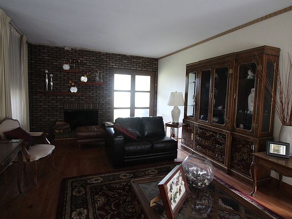 2nd image of 2616 W Birchwood Ave