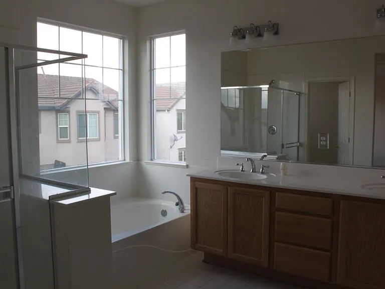 348 Foxglove St — Photo 7