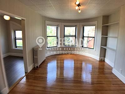 3rd image of 31 Longwood Ave #4R
