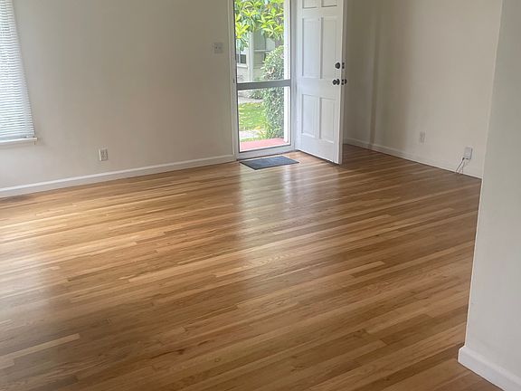 4th image of 601 N Rosemary Ln