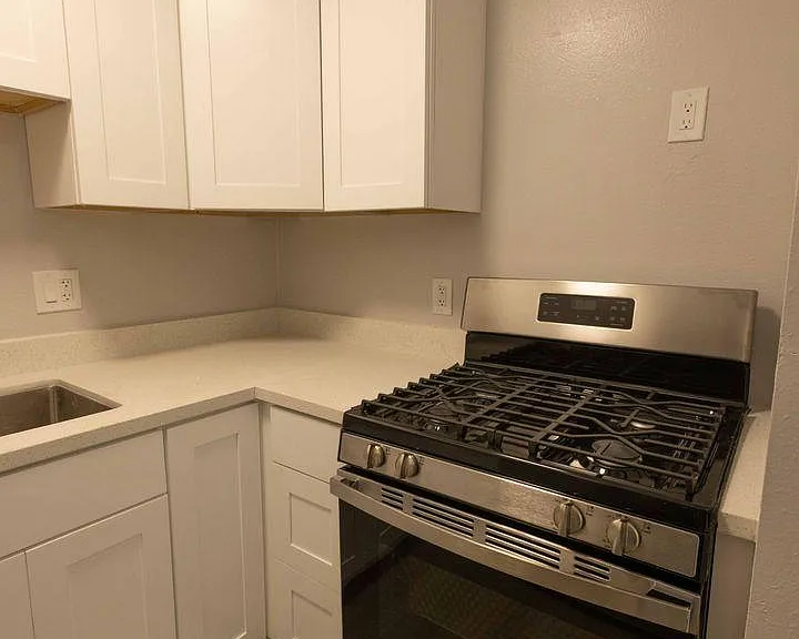 5400 Highland Ave #4 — Photo 4